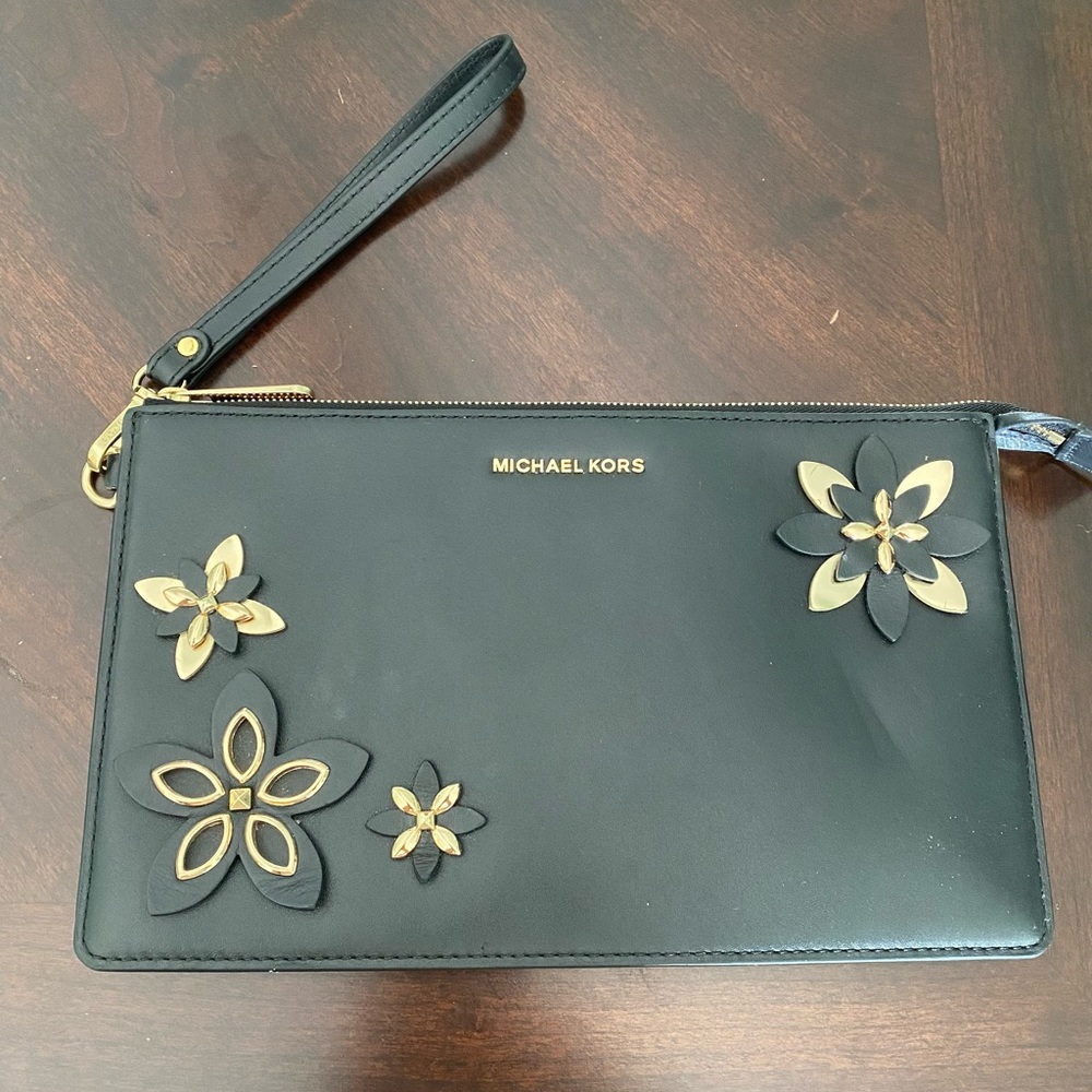 AUTHENTIC Michael Kors Daniella wristlet